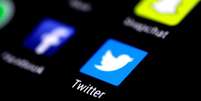 Aplicativo do Twitter em tela de telefone  Foto: Thomas White / Reuters