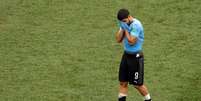 Luis Suárez lamenta a desclassificação de seu Uruguai  Foto: Carlos Barria / Reuters