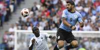 Suárez ficou sumido em campo contra a França (Foto: MARTIN BERNETTI / AFP)  Foto: Lance!