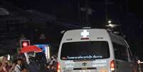 Ambulância com jovem tirado de caverna chega a hospital  Foto: EPA / Ansa - Brasil