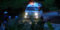 Ambulância deixa caverna de Tham Luang em Chiang Rai, na Tailândia 09/07/2018 REUTERS/Soe Zeya Tun  Foto: Reuters