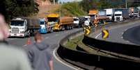 Caminhoneiros bloqueiam trecho da BR-116 durante greve 
21/05/2018
REUTERS/Rodolfo Buhrer  Foto: Rodolfo Buhrer / Reuters