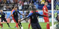 Umtiti subiu mais do que o gigante Fellaini e colocou a França na final da Copa do Mundo (foto: AFP)  Foto: Lance!