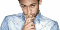Neymar se mantém em silêncio enquanto jornalistas condenam ‘estrelismo’ do jogador  Foto: Thierry Le Gouès/Replay Jeans / Divulgação