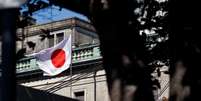 Bandeira do Jap&atilde;o &eacute; vista em pr&eacute;dio do Banco Central do Jap&atilde;o, em T&oacute;quio 21/09/2017  REUTERS/Toru Hanai  Foto: Reuters