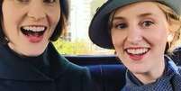 As atrizes&nbsp;Michelle Dockery e&nbsp;Laura Carmichael celebraram o an&uacute;ncio oficial da produ&ccedil;&atilde;o de filme baseado na s&eacute;rie 'Downton Abbey'.  Foto: Instagram / @larrycarmichael / Estad&atilde;o