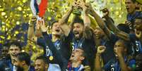 Jogadores da França erguem o troféu da Copa do Mundo 15/07/2018  REUTERS/Dylan Martinez  Foto: Reuters