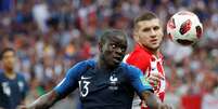 Kanté, destaque da França na Copa, é observado por Rebic  Foto: Damir Sagolj / Reuters