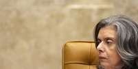 A presidente do Supremo, ministra Cármen Lúcia, derrubou liminar que proibia empresa privada de ter parcela de satélite da estatal Telebras  Foto: Reuters
