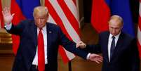 Presidentes dos EUA, Donaldt Trump, acena a jornalistas, ao lado do presidente da Rússia, Vladimir Putin, após entrevista coletiva, em Helsinque
16/07/2018
REUTERS/Leonhard Foeger  Foto: Reuters
