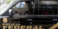 Carro da Polícia Federal em operação  Foto: Sergio Moraes / Reuters