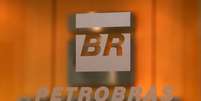 Logo da Petrobras na sede da empresa em São Paulo  Foto: Paulo Whitaker / Reuters