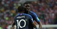 Franceses Mbapp&eacute; e Pogba comemoram gol na final da Copa do Mundo 15/07/2018   REUTERS/Carl Recine  Foto: Reuters
