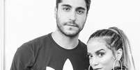 Anitta e Thiago Magalhães aproveitam viagem e rapaz se declara para a amada  Foto: Instagram / PureBreak
