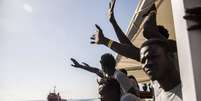 Migrantes no navio da ONG espanhola ProActiva Open Arms  Foto: ANSA / Ansa - Brasil