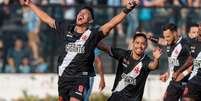 André Rios e o time do Vasco comemoram o gol que definiu o placar em São Januário  Foto:  Ide Gomes/FramePhoto / Gazeta Press