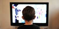 Quase 98% dos lares brasileiros possuem TV, de acordo com o IBGE: o aparelho serve de companhia a milhões de crianças e adolescentes  Foto: Divulgação