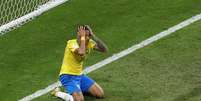 Neymar se ajoelha em lamento no jogo contra a Bélgica, nas quartas de final da Copa do Mundo  Foto: Kevin C. Cox / Getty Images 