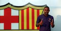 O brasileiro Malcom em sua apresentação ao Barcelona  Foto: Albert Gea / Reuters