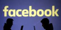 Facebook é pressionado a combater fake news  Foto: Dado Ruvic/Ilustração / Reuters