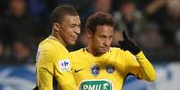Neymar e Mbappé comemoram gol do PSG sobre o Rennes  Foto: Stephane Mahe  / Reuters