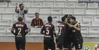 Marcelo Cirino comemora gol do Atletico PR durante sobre o Vitória BA, válida pelo Campeonato Brasileiro 2018, no estádio Arena da Baixada, em Curitiba (PR), neste domingo (29)  Foto: Joka Madruga / Futura Press