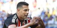 Diego Souza do São Paulo comemora gol durante a partida entre Cruzeiro e São Paulo, válida pelo Campeonato Brasileiro 2018, no estádio do Mineirão, em Belo Horizonte (MG), neste domingo (29)  Foto: Fernando Moreno / Futura Press