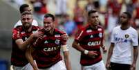 Réver, do Flamengo comemora gol em partida contra Sport, zagueiro abriu o placar aos 14 minutos do primeiro tempo   Foto: Luciano Belford / Gazeta Press