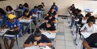 Alunos fazem um teste simulado do Enem  Foto: Suami Dias/ GOVBA / BBC News Brasil
