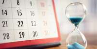 Calend&aacute;rio ao lado de ampulheta  Foto: Getty Images / BBC News Brasil