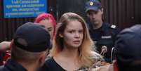 Ativistas do grupo de protesto russo Pussy Riot deixam centro de detenção em Moscou, na Rússia 30/07/2018 REUTERS/Maxim Shemetov   Foto: Reuters