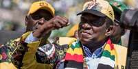 Mnangagwa diz querer unir o país, mas seus críticos dizem que ele, assim como Mugabe, tem as mãos sujas de sangue  Foto: AFP / BBC News Brasil
