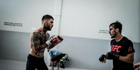 Ricardo Carcacinha chegou a fazer sessões de sparring com o ex-campeão Cody Garbrandt (Foto: Reprodução)  Foto: Lance!