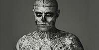 Rick Genest começou a se tatuar aos 16 anos e preferia desenhos de ossos e insetos  Foto: Divulgação