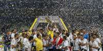 Jogadores do Corinthians comemoram t&iacute;tulo paulista sobre o Palmeiras  Foto: Miguel Schincariol / Getty Images