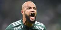 Felipe Melo explicou gesto obsceno a torcedor na Argentina  Foto: DJALMA VASSÃO / Gazeta Press