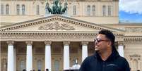 Ronaldo posa em frente ao Teatro Bolshoi com seu patinete  Foto: reprodução/ Instagram / Estadão Conteúdo