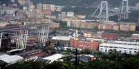 Parte da central da estrutura desmorou em meio a uma forte tempestade  Foto: Reuters / BBC News Brasil