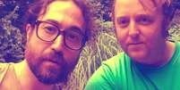 Sean Ono Lennon e James McCartney postaram uma selfie juntos no Instagram e chamaram a atenção dos fãs pela semelhança com seus pais  Foto: Instagram/@sean_ono_lennon / Estadão