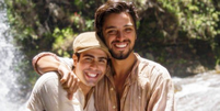 Os irmãos Luccino (Juliano Laham) e Ernesto (Rodrigo Simas): o amor se revela maior do que o preconceito  Foto: TV Globo / Divulgação