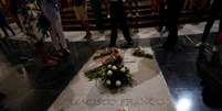 Flores sobre o túmulo do ditador espanhol Francisco Franco nol Vale dos Caídos 24/08/2018 REUTERS/Juan Medina  Foto: Reuters