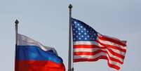 Bandeiras dos EUA e da Rússia 11/04/2017 REUTERS/Maxim Shemetov  Foto: Reuters