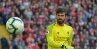 Foi uma nulidade na Copa do Mundo, sem nenhuma defesa dif&iacute;cil em cinco partidas, e j&aacute; andou falhando feio pelo seu novo clube, o Liverpool  Foto: Peter Powell  / Reuters
