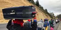 Venezuelanos caminham por estrada equatoriana a caminho do Peru em Tulcán 21/08/2018 REUTERS/Andres Rojas  Foto: Reuters