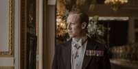 A Netflix divulgou a primeira imagem de Tobias Menzies caracterizado como pr&iacute;ncipe Philip em 'The Crown'  Foto: Netflix/Divulga&ccedil;&atilde;o / Estad&atilde;o