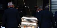 Caix&atilde;o da cantora Aretha Franklin chega ao Museu de Hist&oacute;ria Afro-Americana Charles H. Wright em Detroit, nos Estados Unidos 28/08/2018 REUTERS/Mike Segar   Foto: Reuters