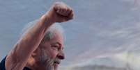 Ex-presidente Luiz Inácio Lula da Silva participa de um protesto em frente ao sindicato dos metalúrgicos em São Bernardo do Campo 7/04/2018. REUTERS/Leonardo Benassatto   Foto: Leonardo Benassatto / Reuters