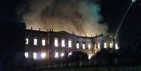 O Museu Nacional, em chamas  Foto: José Lucena / Futura Press