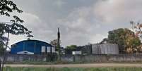 Quatro carretas carregadas de combust&iacute;veis foram atingidas no dep&oacute;sito em Duque de Caxias (RJ)  Foto: Reprodu&ccedil;&atilde;o Google Street View / Estad&atilde;o