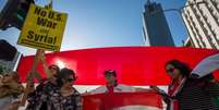 Protesto em Los Angeles contra guerra na S&iacute;ria  Foto: Getty Images / BBC News Brasil